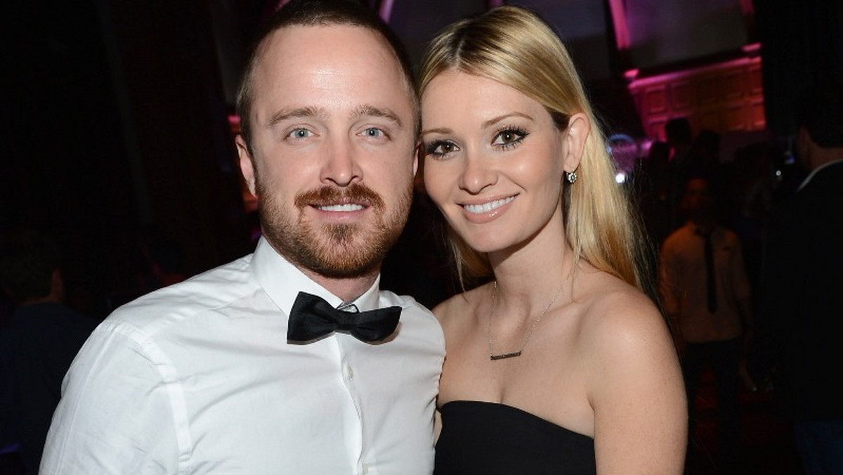 Znany między innymi z serialu "Breaking Bad" Aaron Paul porzuca stan kawalerski. Aktor już w ten weekend stanie na ślubnym kobiercu u boku producentki i reżyserki Lauren Parsekian. Para zaręczyła się w Paryżu w styczniu 2012 roku.