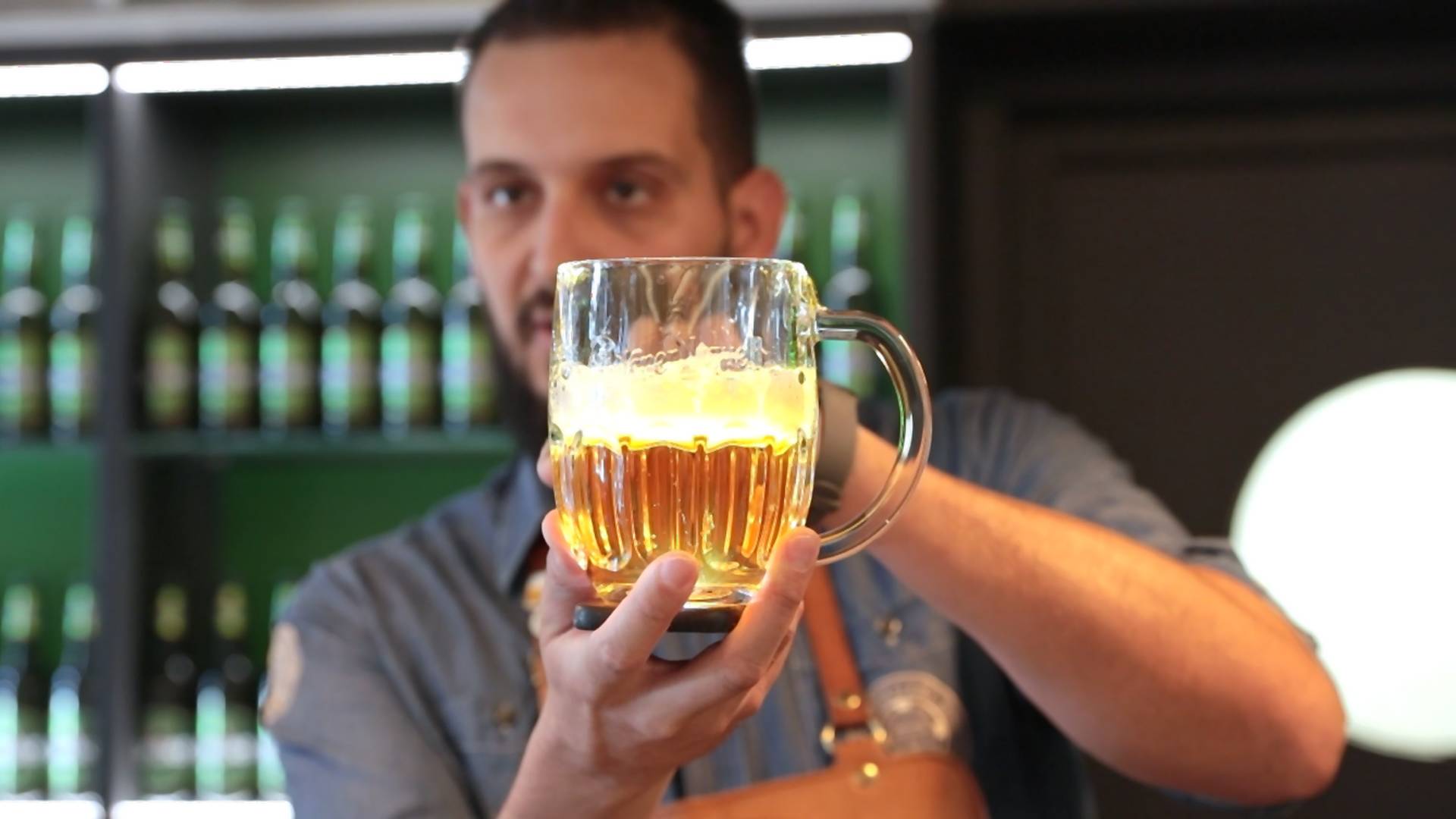 Megfejtettük a tökéletesen csapolt sör titkát: nemzetközi mestertől tanultunk