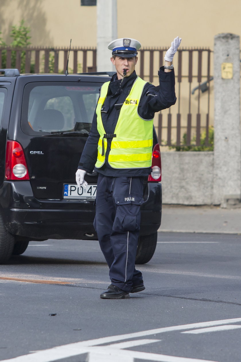 Policjant kierujący ruchem