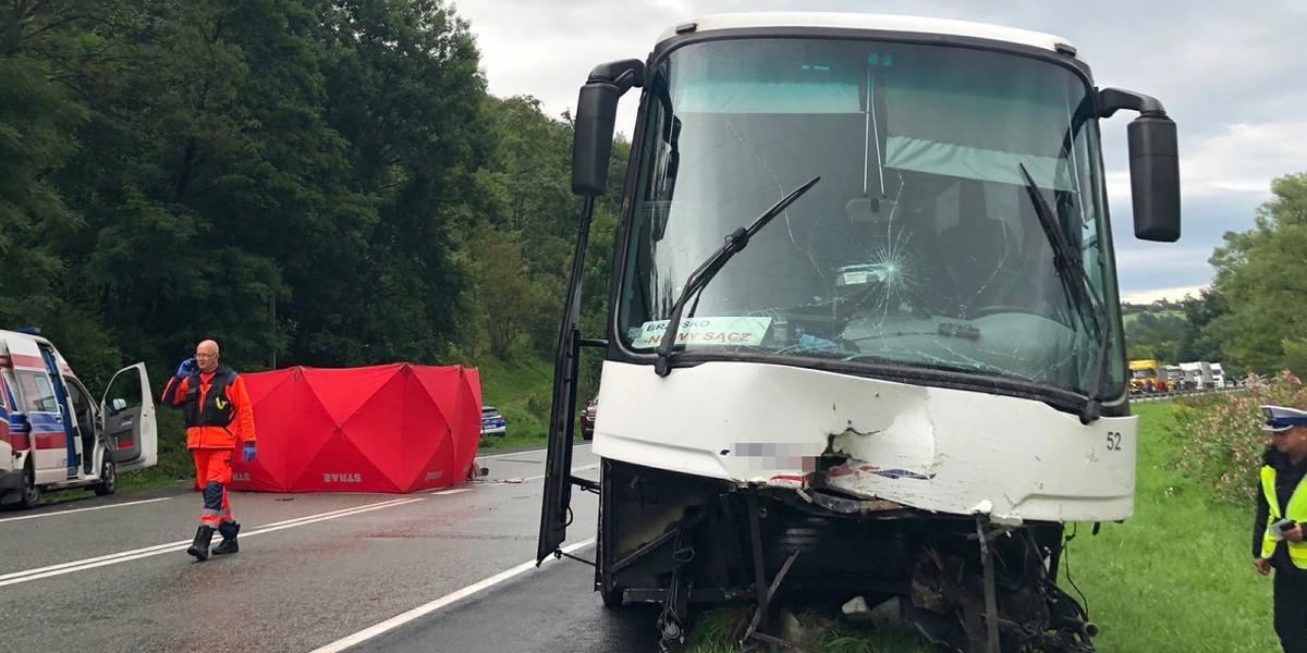 Witowice Górne. Zderzenie autobusu z osobówką. Nie żyją dwie osoby