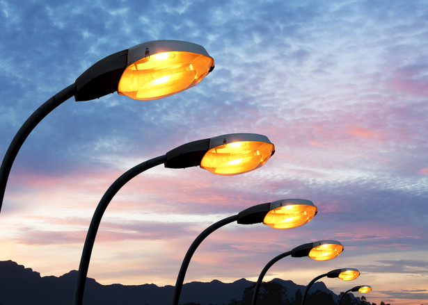 Władze gminy Kołbaskowo uzasadniły wdrożenie programu wyłączania oświetlenia ulicznego od godz. 23 do 4 rano wzrostem cen energii elektrycznej o 300 proc.