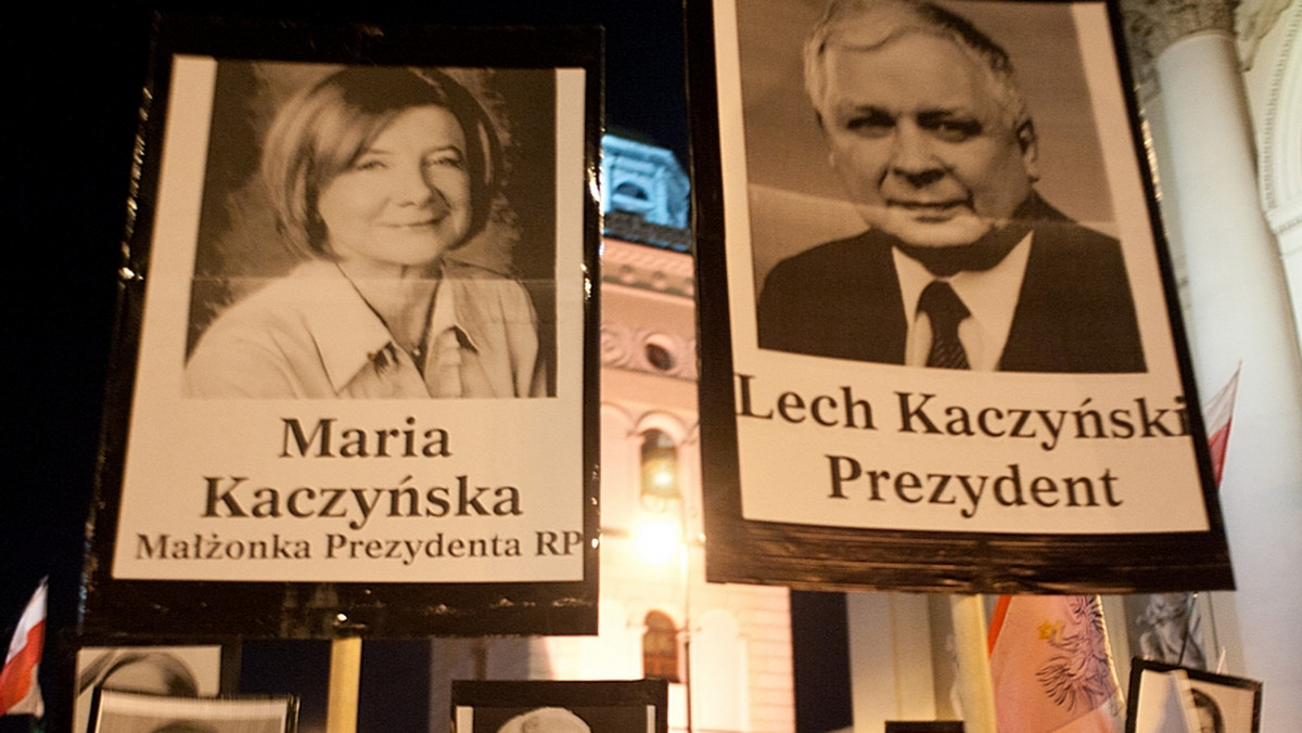 Wystawę kilkudziesięciu zdjęć przedstawiających historię prezydentury Lecha Kaczyńskiego wraz z fragmentami jego wystąpień, listów i wywiadów otwarto w poniedziałek w gmachu głównym Politechniki Gdańskiej.