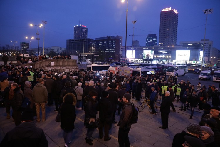 Marsz milczenia ruszył spod PKiN