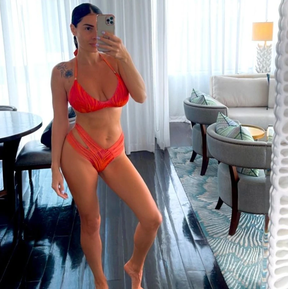 Mia Borisavljević u bikiniju