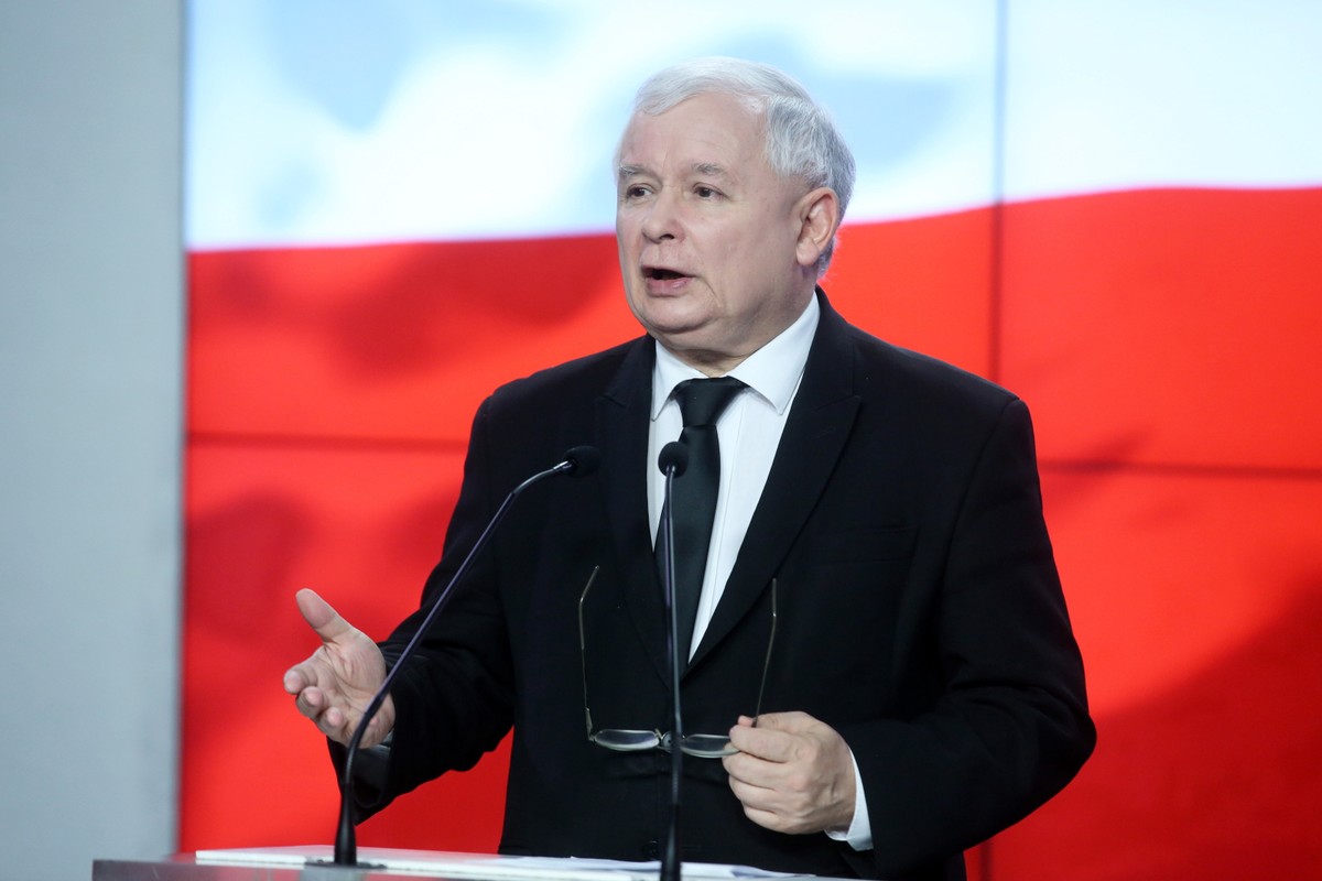 Prezes PiS Jarosław Kaczyński podczas konferencji prasowej