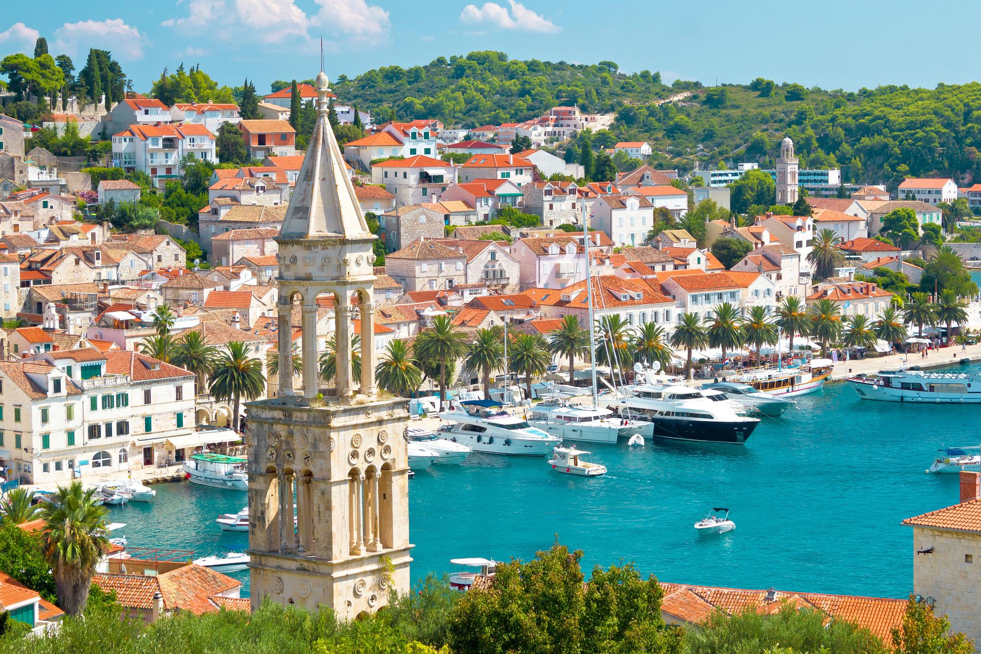 Dovolenka na chorvátskom ostrove Hvar patrí medzi finančne náročnejšie.