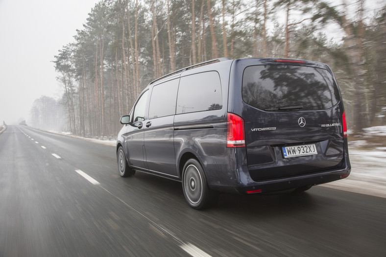 Mercedes vito бензин. Заброшенный Mercedes Vito. Мерседес Вита передачи. Обновление Мерседес Вито для России 2022. CR xe Vito Страна.