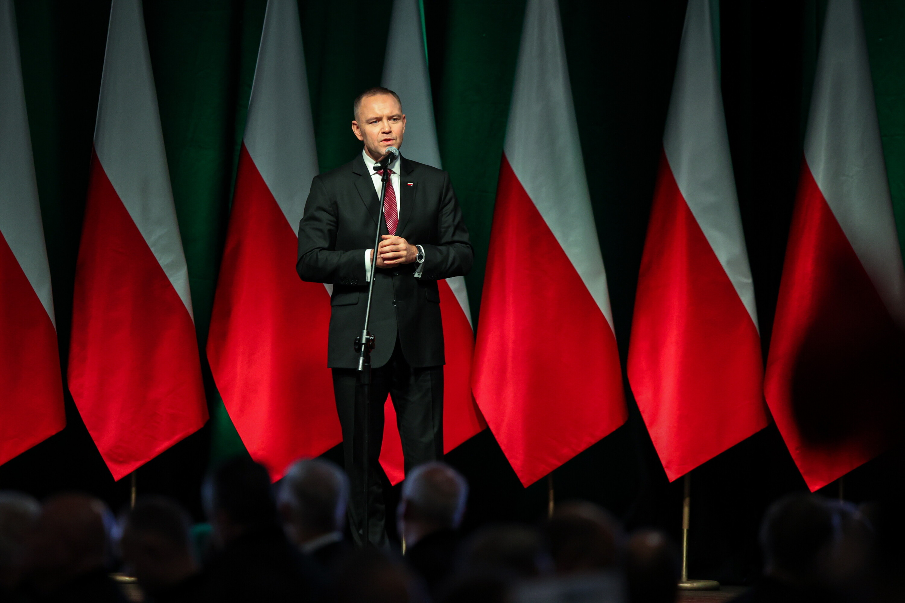 Politico ostrzega: Konflikt Nawrocki-Tusk "groźny dla Brukseli"