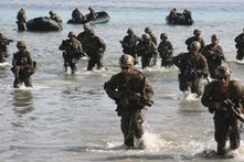 Amerykanie szykują uderzenie na lądzie. Okręty i marines są w drodze