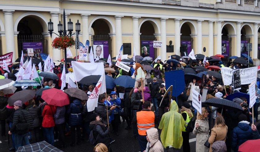 Nauczyciele żądają podwyżek