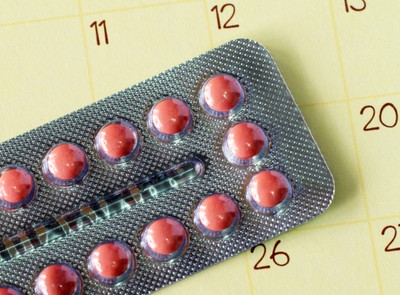 Resztki pigułek antykoncepcyjnych trafiają do wód i zatruwają środowisko [BADANIA]