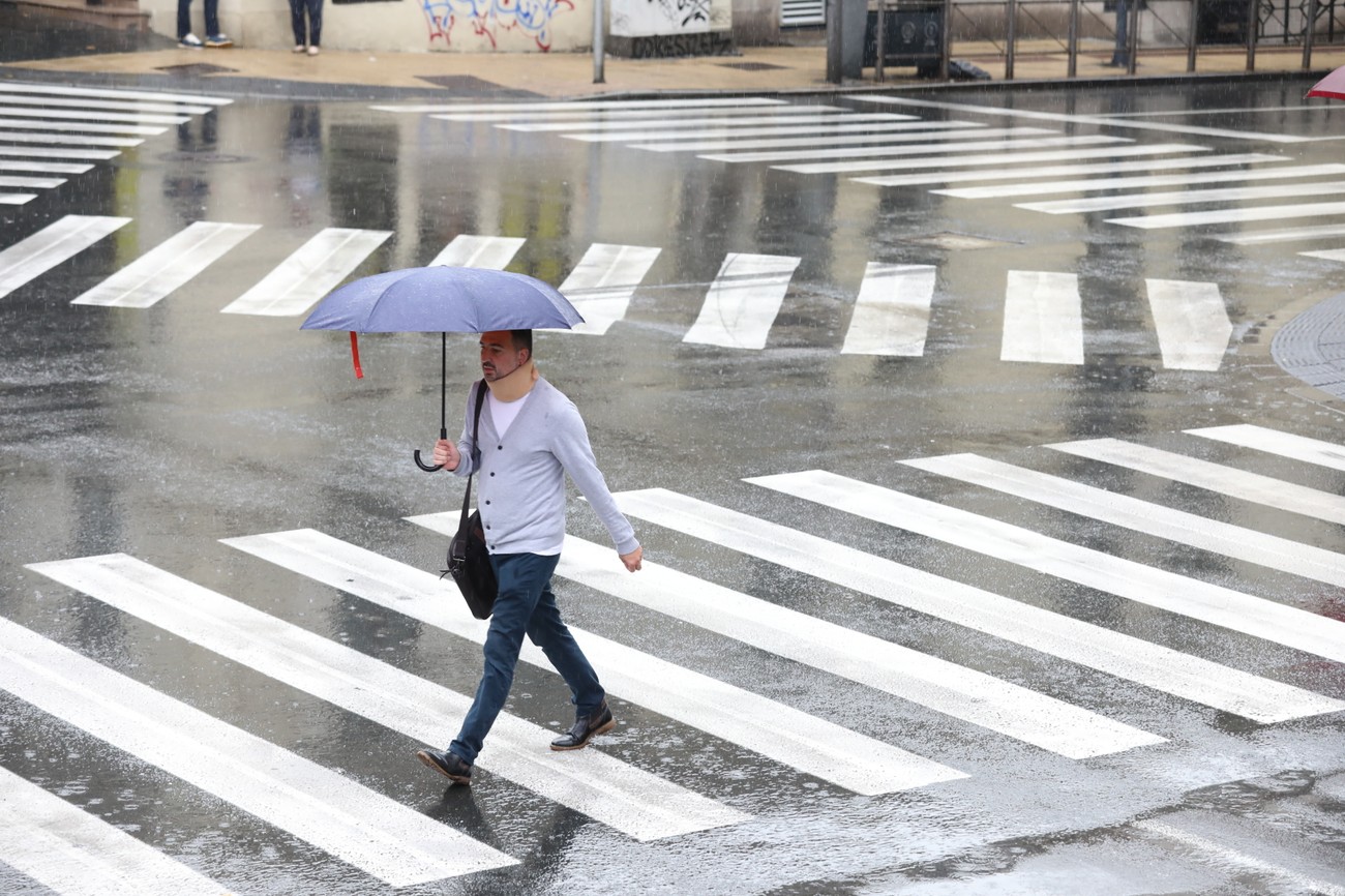 Kiša širom Srbije, danas nigde bez kišobrana, posle podne stižu snažni pljuskovi