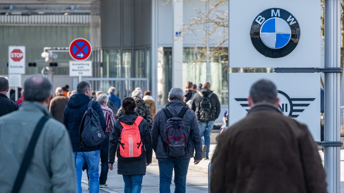 Angajații BMW vor să plece din companie și au blocat platforma de plăți compensatorii