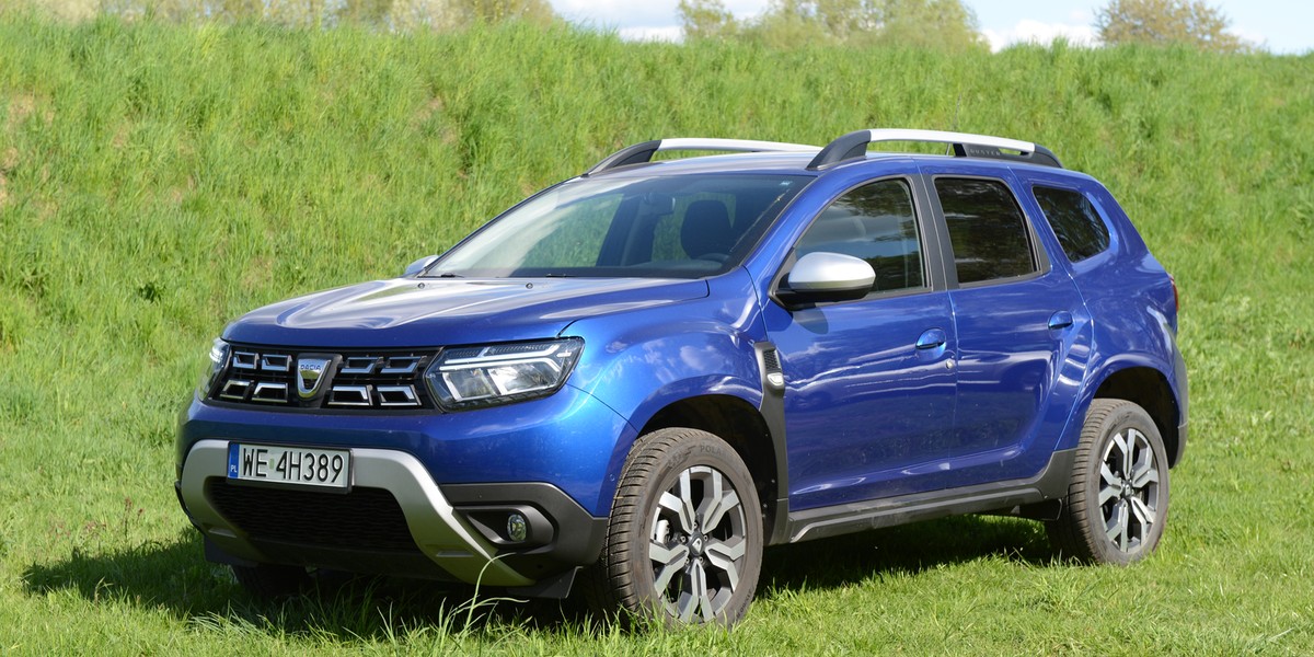 Dacia Duster w wersji ze 150-konnym silnikiem i automatyczną skrzynią kosztuje niemal 100 tys. zł. W dzisiejszych czasach to jednak i tak dobra cena.