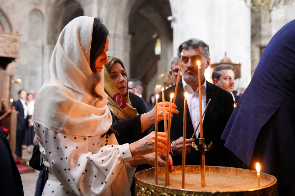 Aleksandar Vučić sa suprugom Tamarom u poseti manastiru Sveti Đorđe   