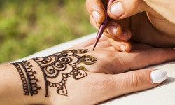 Tatuaże z henny modne w kurortach. Mogą być niebezpieczne