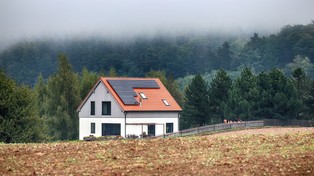 Planujesz zakup lub masz nieruchomość na wsi? Sąsiad rolnik wkrótce zyska nowe prawa