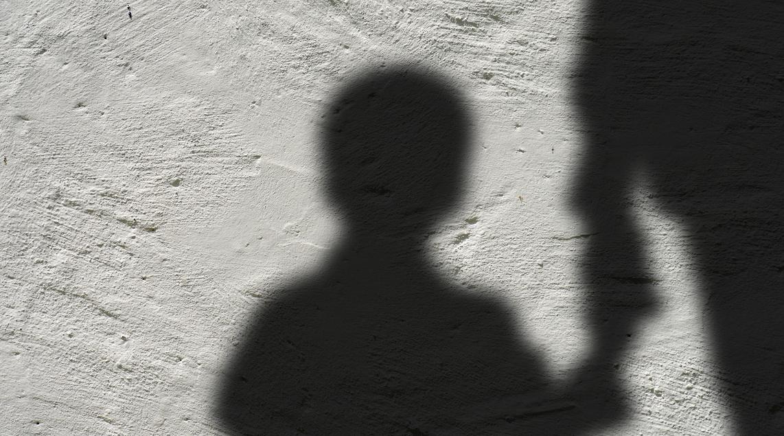 Iskolából csalt egy gyereket egy pedofil Sopronban - fogva tartotta és szexuálisan bántalmazta - videó