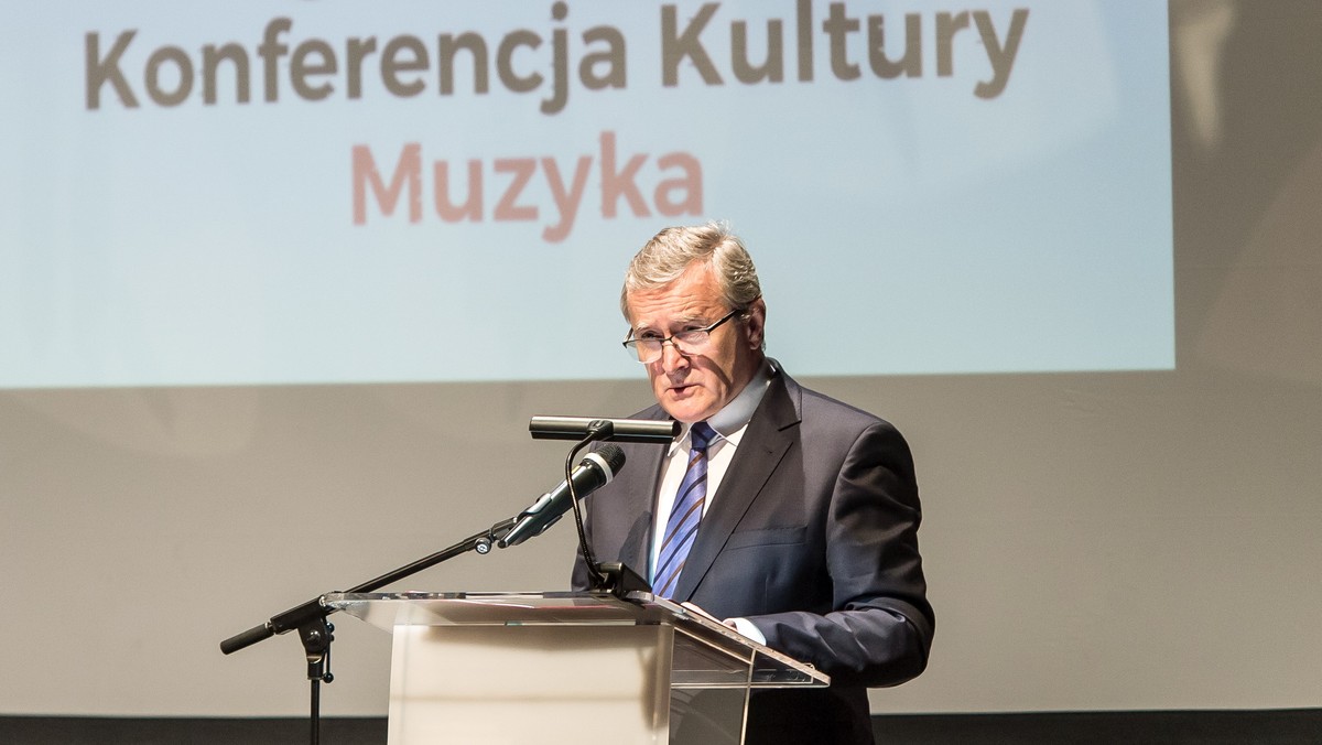 Ponad 39 mln zł z funduszy europejskich resort kultury przeznaczył na adaptację Muzeum Archidiecezjalnego we Wrocławiu. Wicepremier Piotr Gliński przekazał umowę archidiecezji wrocławskiej. Prace remontowe, konserwatorskie i instalacyjne potrwają 33 miesiące.