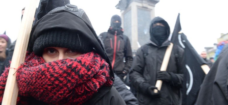 "Biała Polska tylko zimą". Marsz antyfaszystów w Warszawie [ZDJĘCIA]