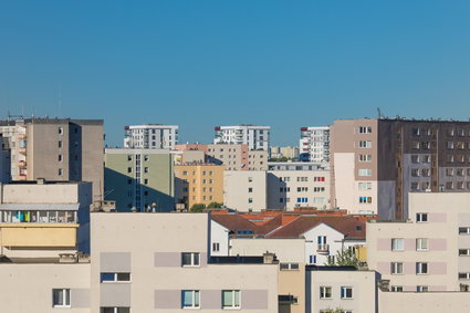 Lepiej zarabiać mniej w Łodzi, niż więcej w Warszawie. Powód? Ceny mieszkań