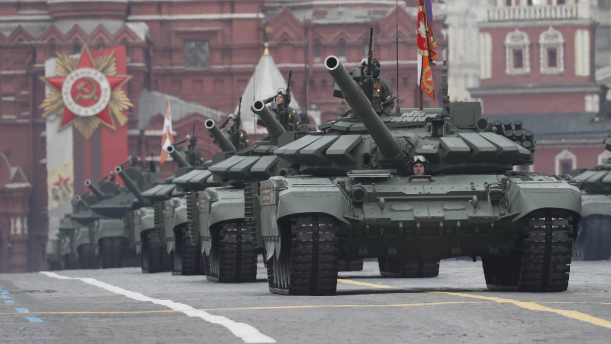 Parada wojskowa w Moskwie z okazji Dnia Zwycięstwa - czołgi T-72B3M