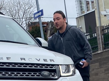 Objava Milana Stankovića na Veliki petak posle dužeg vremena ZATEKLA JAVNOST - CRVENI SIMBOL u ruci dokazao koliko je posvećen! (FOTO) 