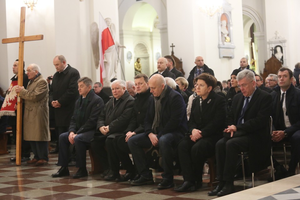 WARSZAWA MIESIĘCZNICA SMOLEŃSKA (Marek Kuchciński, Jarosław Kaczyński, Mariusz Błaszczak, Joachim Brudziński, Beata Szydło, Stanisław Karczewski)