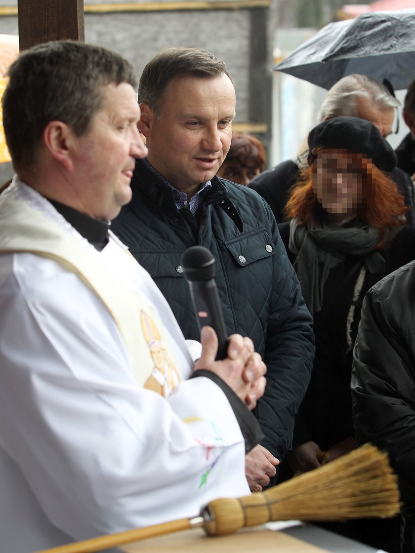 Andrzej Duda poszedł do kościoła ze święconką