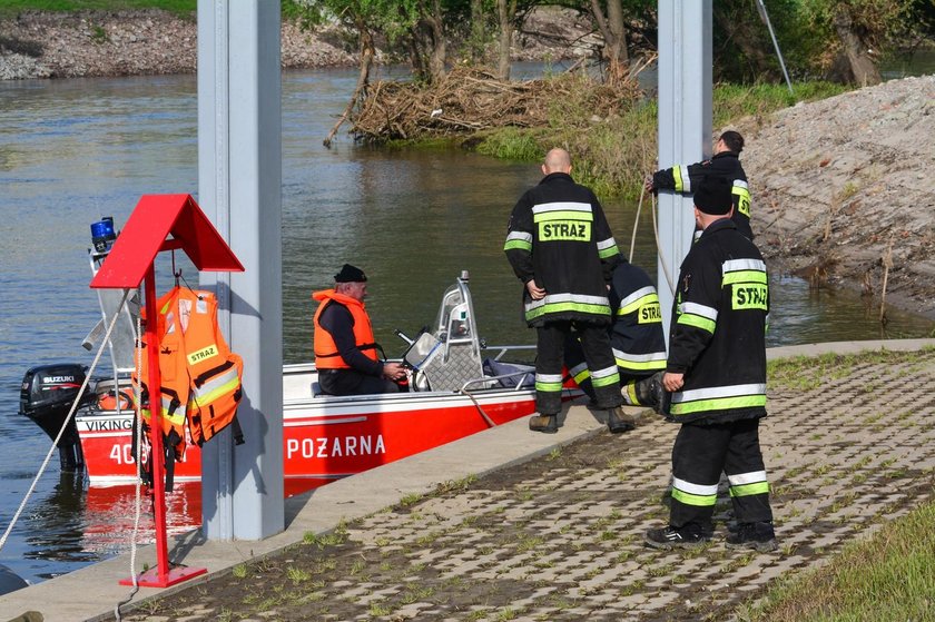 Dramatyczna akcja na Odrze. Szukają chłopaka, który chciał ratować dziewczynę