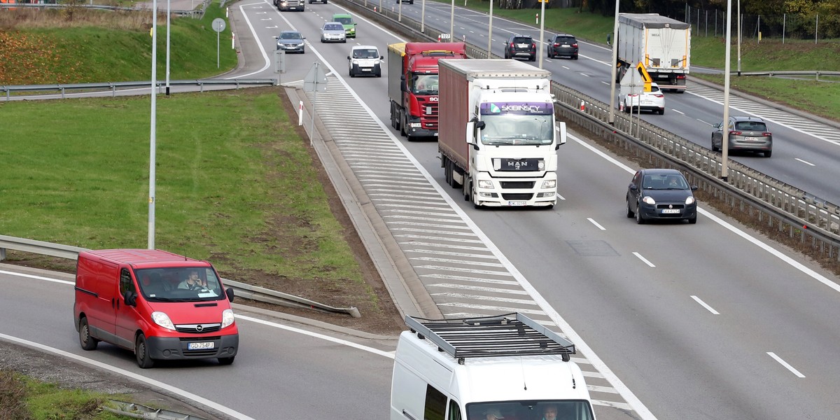 W związku z wygaszeniem systemu poboru opłat viaTOLL od 1 października na austostradach A2 i A4 nastąpi zmiana organizacji ruchu.