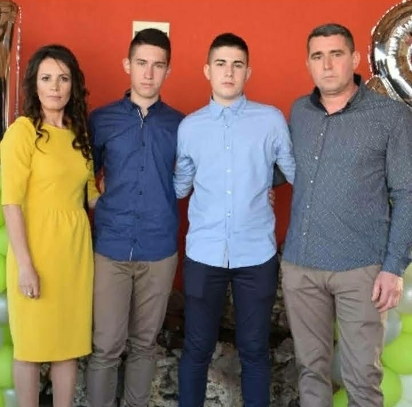 Stefan Filić sa porodicom