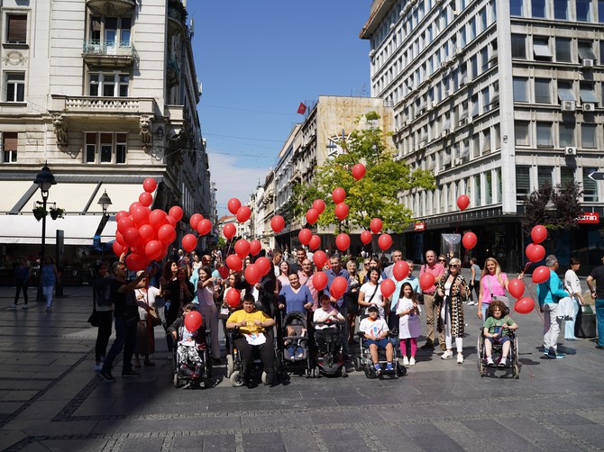 Dišenova mišićna distrofija je retko neuromišićno oboljenje od koga u Srbiji, kako se pretpostavlja, boluje preko dve stotine pacijenata iako je samo trinaestoro podnelo zahtev da im se odobre sredstva za nabavku terapije