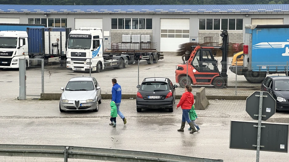 Vodena bujica u Dljinu uništila sve prilazne puteve