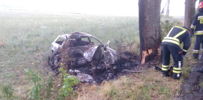 28-latek zginął w drodze do pracy. Jego auto spłonęło