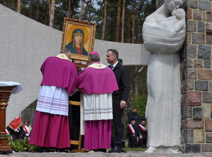Prezydent Andrzej Duda w Starych Łysogórkach