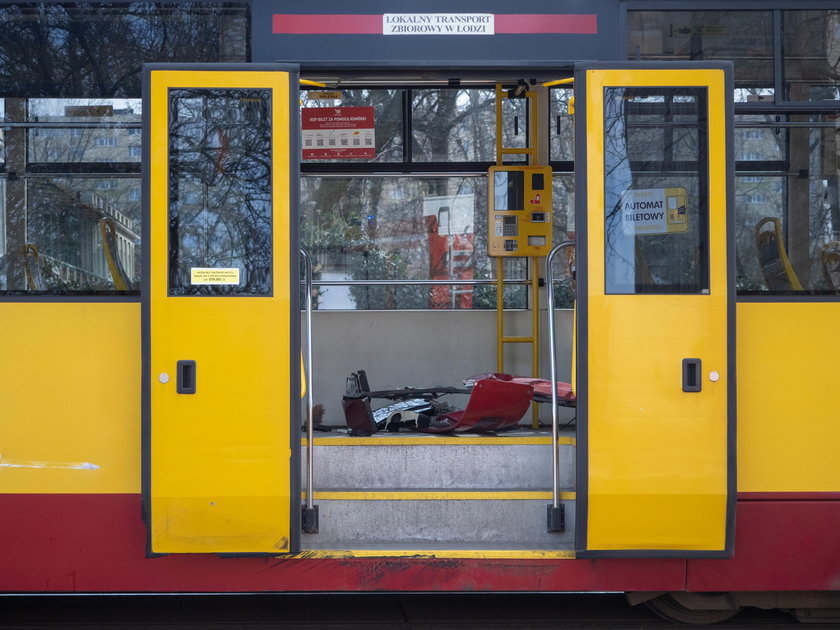 Łódź. Dostawczak zderzył się z tramwajem