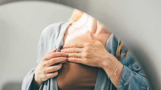 A mellrák 7 korai tünete alig észrevehető, de jól jegyezd meg őket: életet menthet, ha időben észreveszed