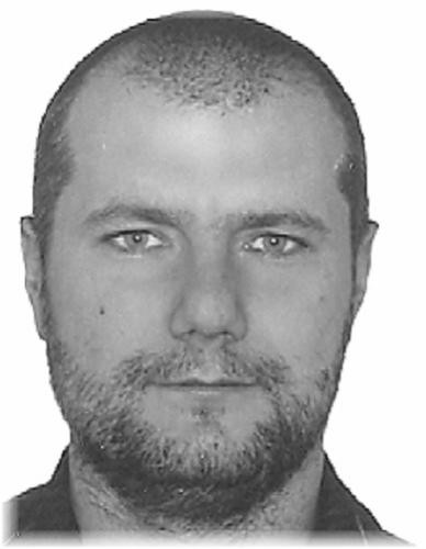 Rafał Pacyna, lat 41, poszukiwany za sprowadzenie zdarzenia zagrażającego życiu lub zdrowiu wielu osób albo mieniu w wielkich rozmiarach, mającego postać pożaru oraz paserstwo