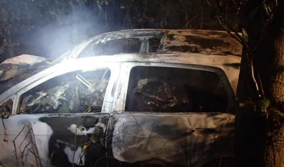 Udario u svetiljku, pa u drvo, nakon čega se zapalio: U "golfu" je bilo sedmoro ljudi