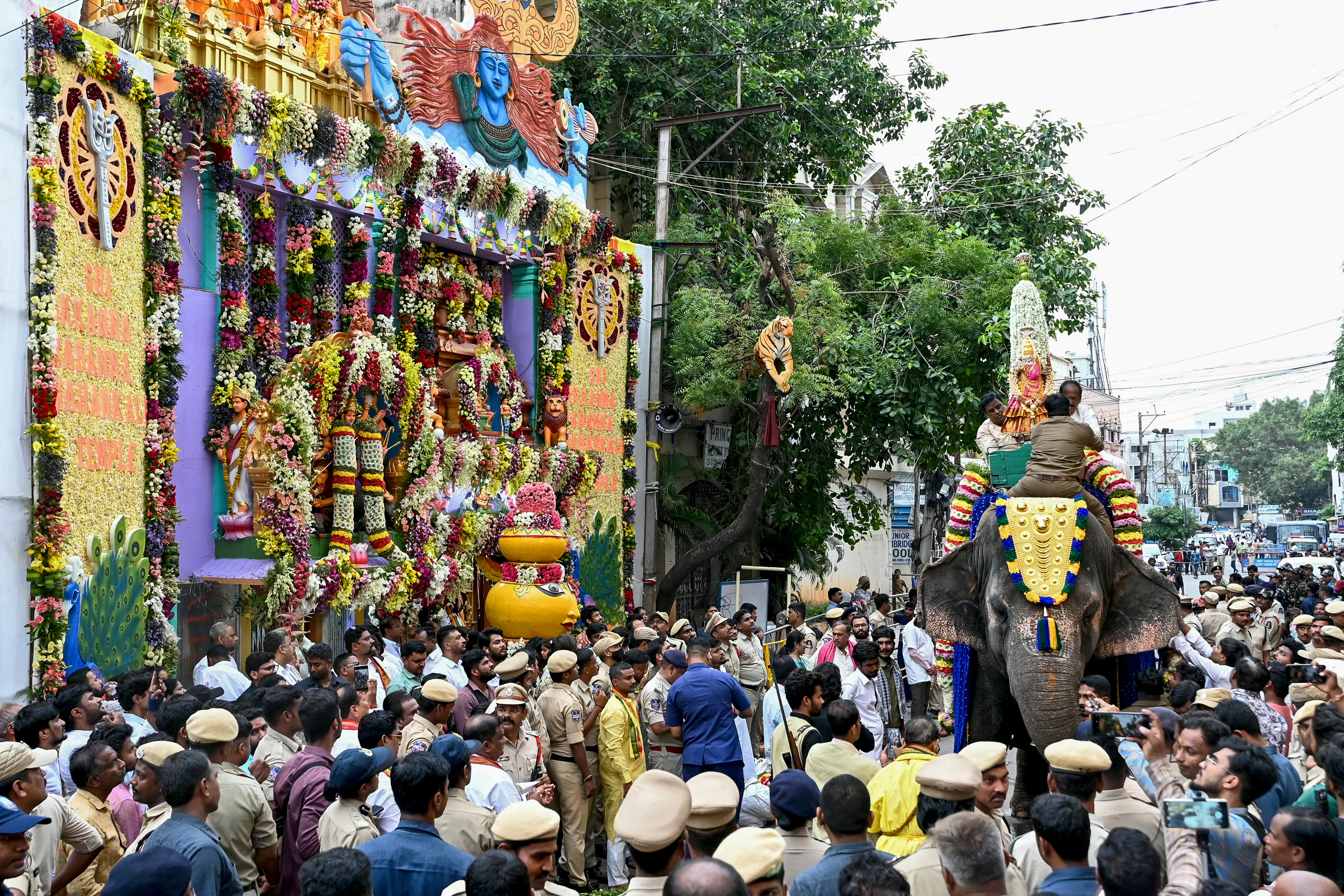India: calca in tempio indù, 6 morti e 27 feriti