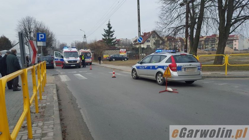 Wjechał w rodzinę na pasach. Matka i córki w szpitalu