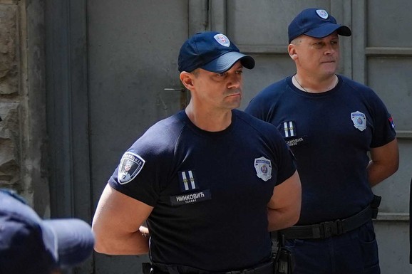 OVO JE UHAPŠENI KOMANDANT INTERVENTNE Tereti se za trgovinu 