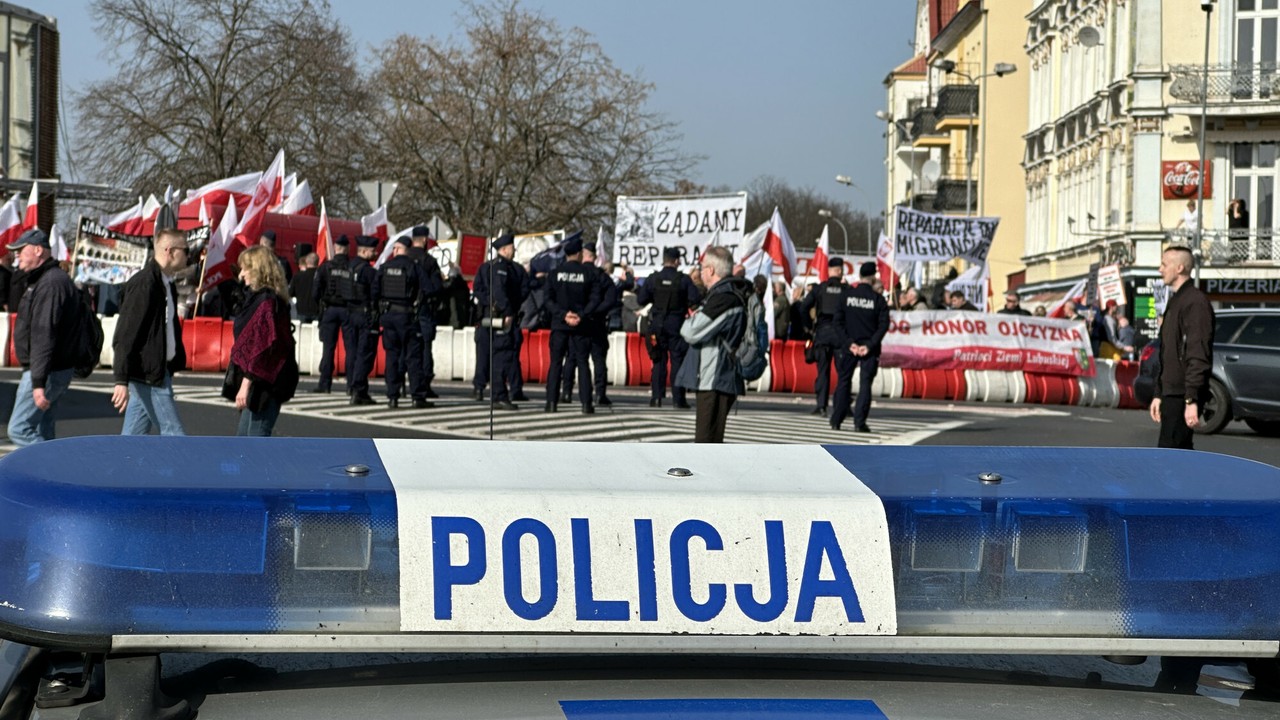 Protesty przeciwko imigracji w całym kraju. Ważny apel policji