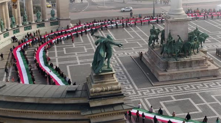 Augusztus 30-án vonulnak a Hősök terére a nemzeti lobogóval 