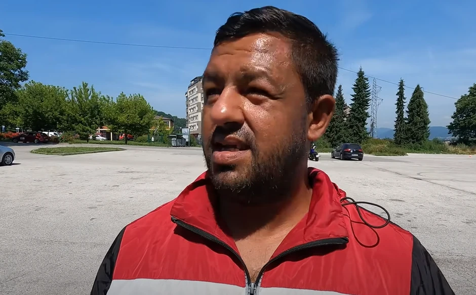 Porodica Crnović koja živi u auomobilu