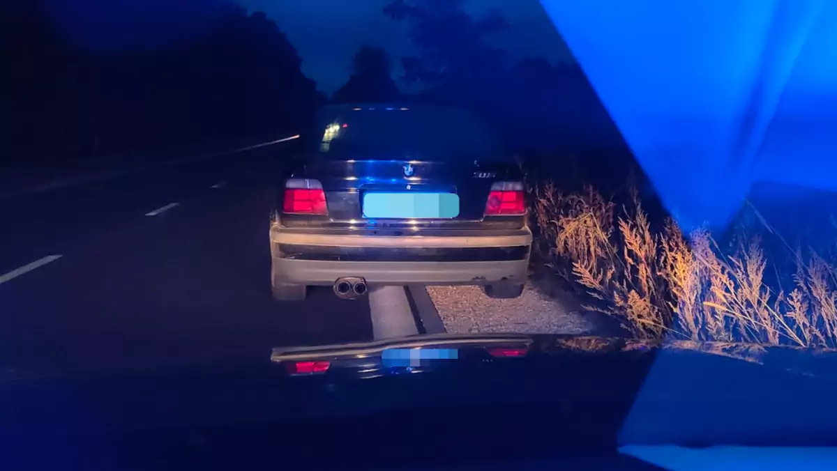 BMW 28-latka trafiło na lawetę, kierowca będzie musiał tłumaczyć się przed sądem