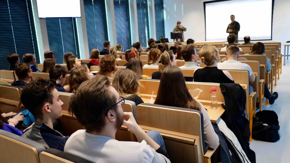 Studenci medycyny na wojskowym szkoleniu w Szczecinie