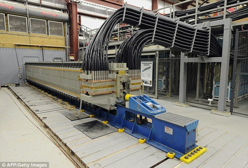 Supertop, smešten u Mornaričkom centru za površinsko ratovanje mornarice u Dalgrenu, u Virdžiniji, u stanju je da uništi metu udaljenu i do 160 kilometara