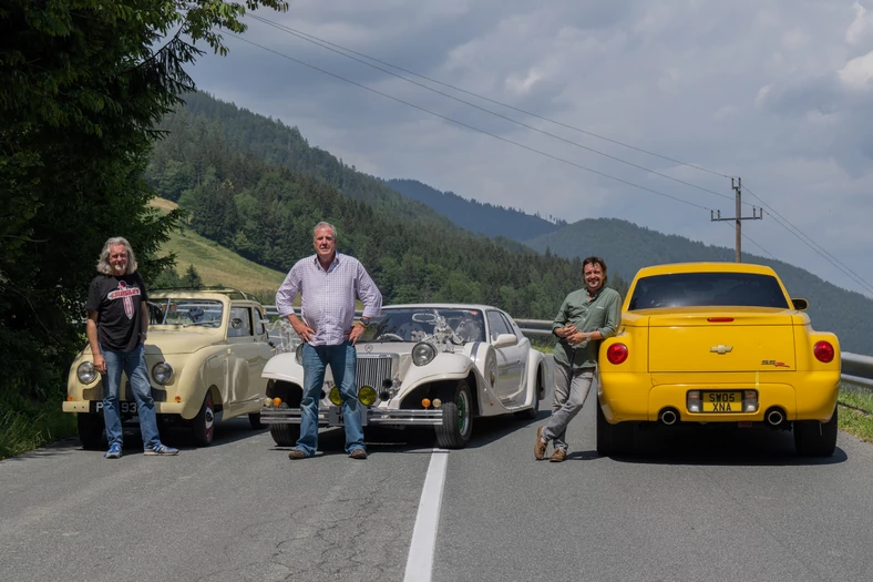 James May, Jeremy Clarkson i Richard Hammond (od lewej) na planie "The Grand Tour: Eurocrash" kręconego m.in. w Polsce